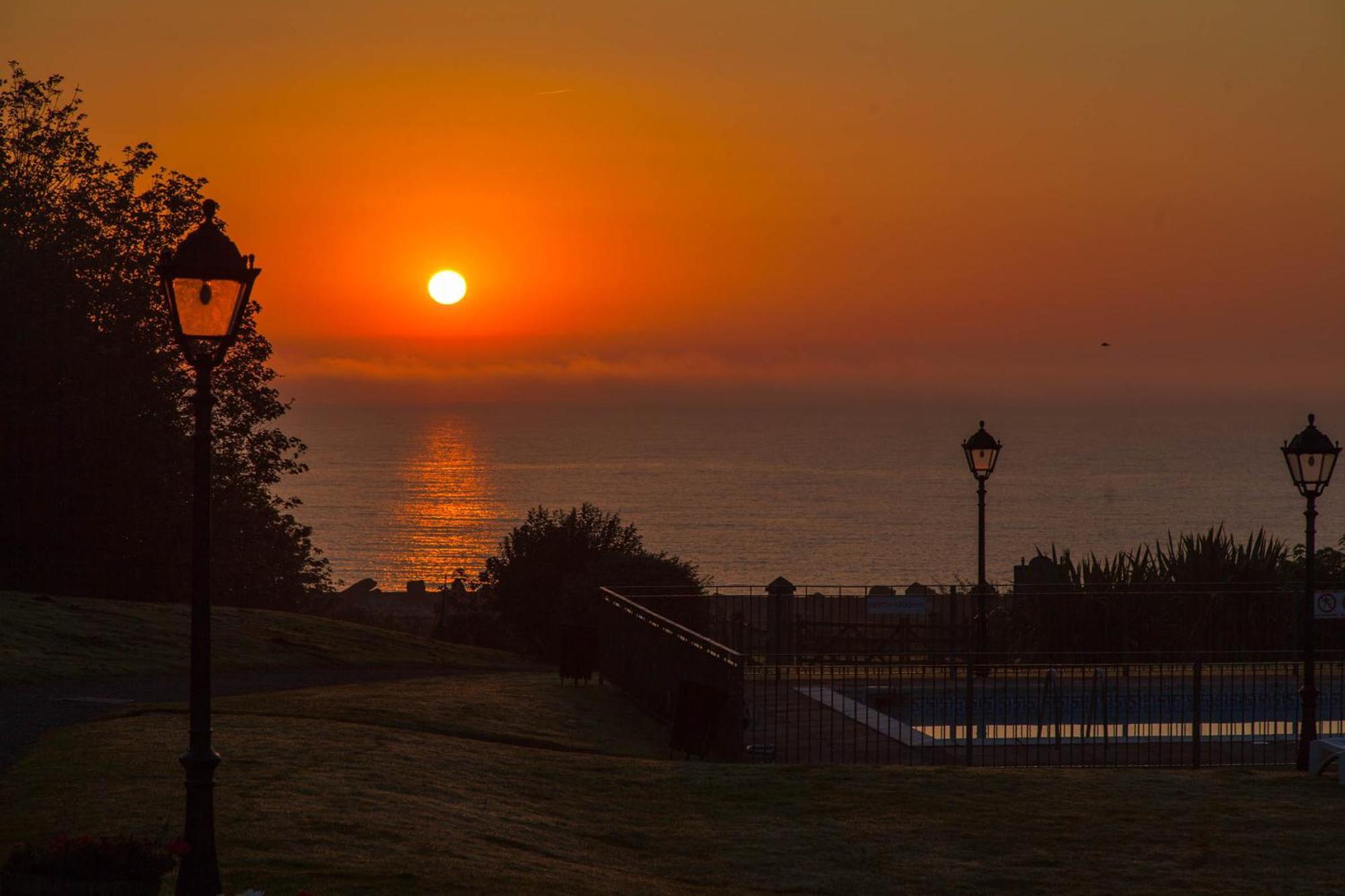 Langstone Cliff Hotel Долиш Екстериор снимка